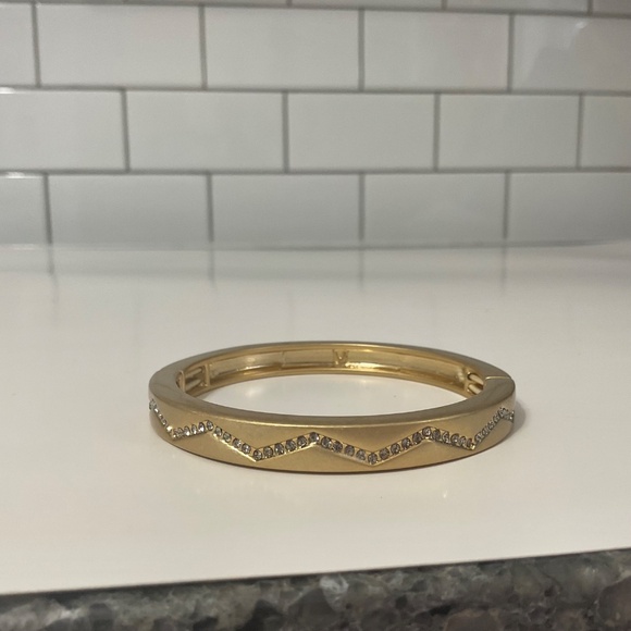 Lia Sophia Bolt Olivine Brushed Goldtone Stretch Bracelet Size M - Picture 3 of 6